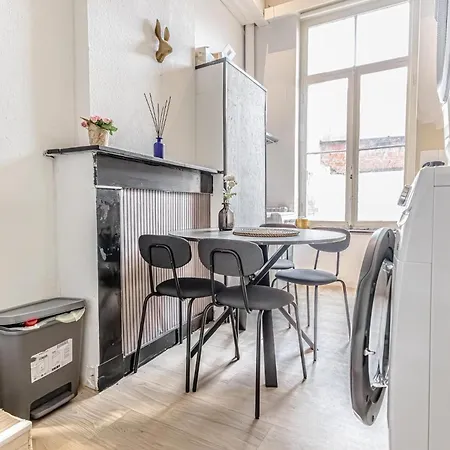 Apartment Modern 2-bedroom Getaway In The Heart Of