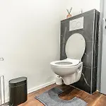 Modern 2-bedroom Getaway In The Heart Of * גנט