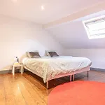 Modern 2-bedroom Getaway In The Heart Of דירה