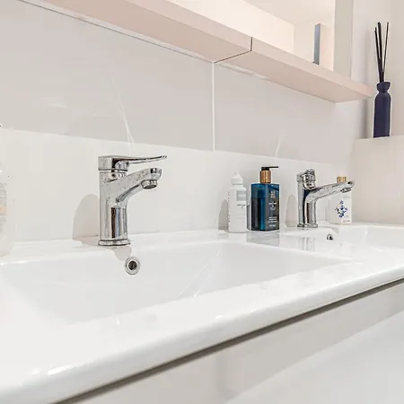 Modern 2-bedroom Getaway In The Heart Of Lejlighed Gent