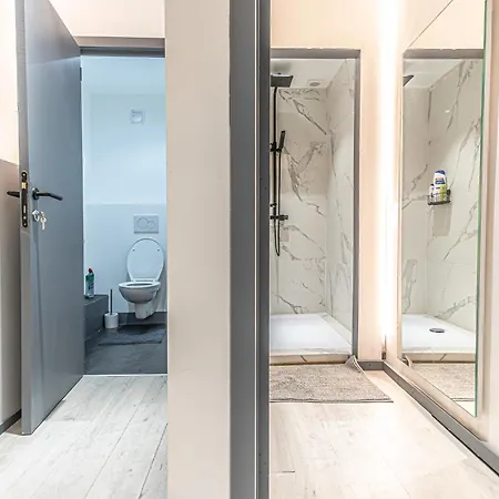 Modern 2-bedroom Getaway In The Heart Of Lejlighed *