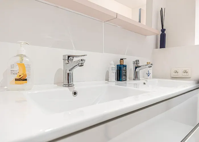 Modern 2-bedroom Getaway In The Heart Of 公寓 根特