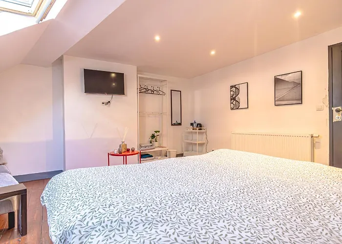 公寓 Modern 2-bedroom Getaway In The Heart Of *